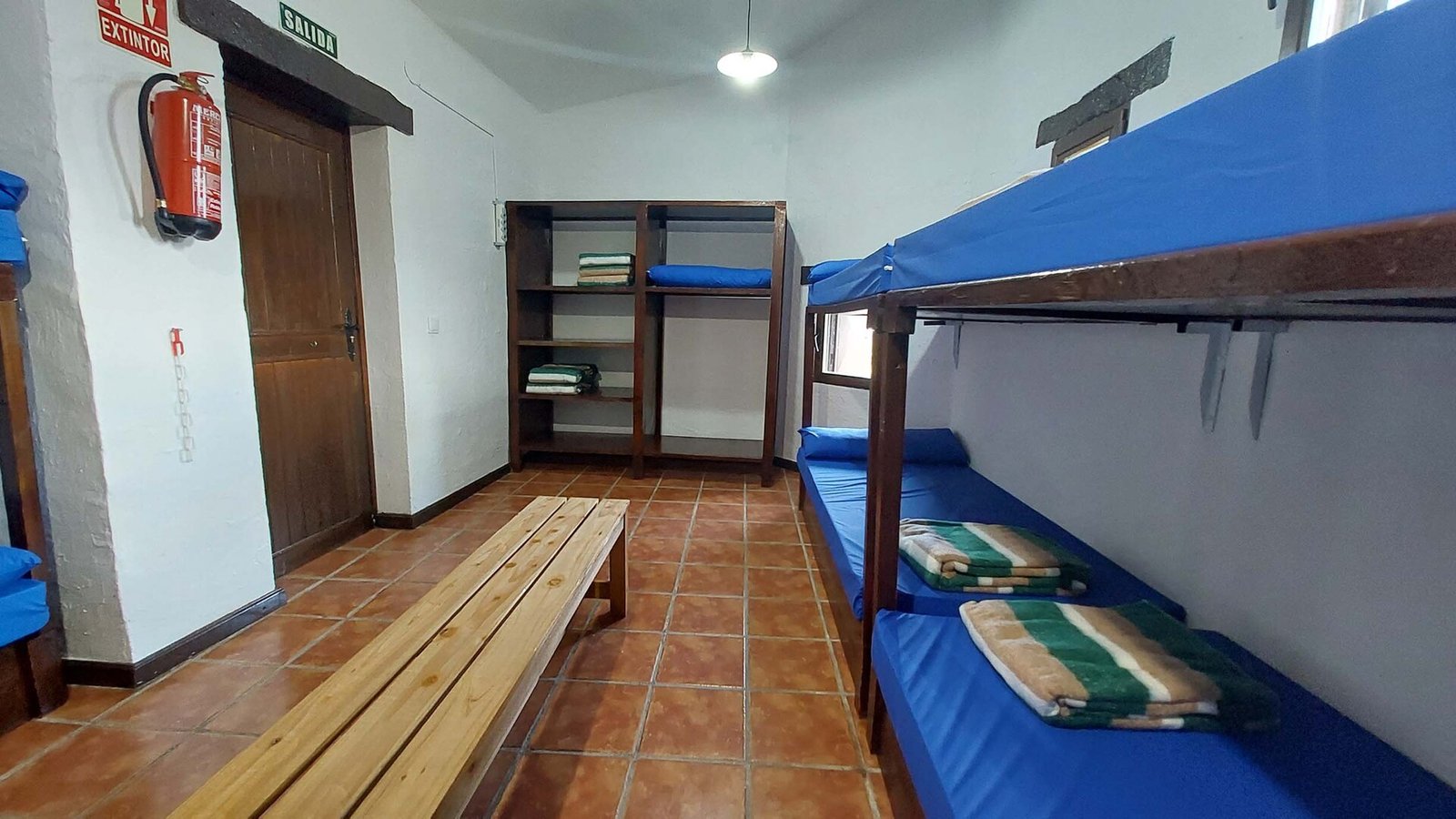 Cama en habitación compartida